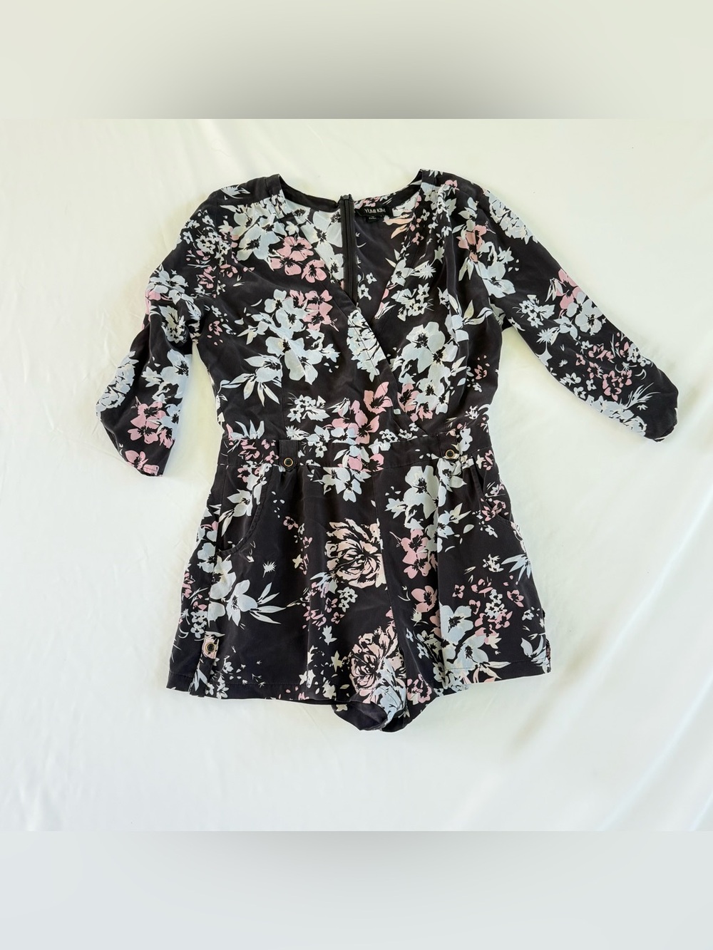 Yumi Kim 100% Silk Romper Womens L Black Floral Long Sleeve V Neck Playsuit